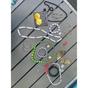 Vintage 80's/80's Inspired/Bold Fashion/Costume Jewelry Lot 16 Pieces